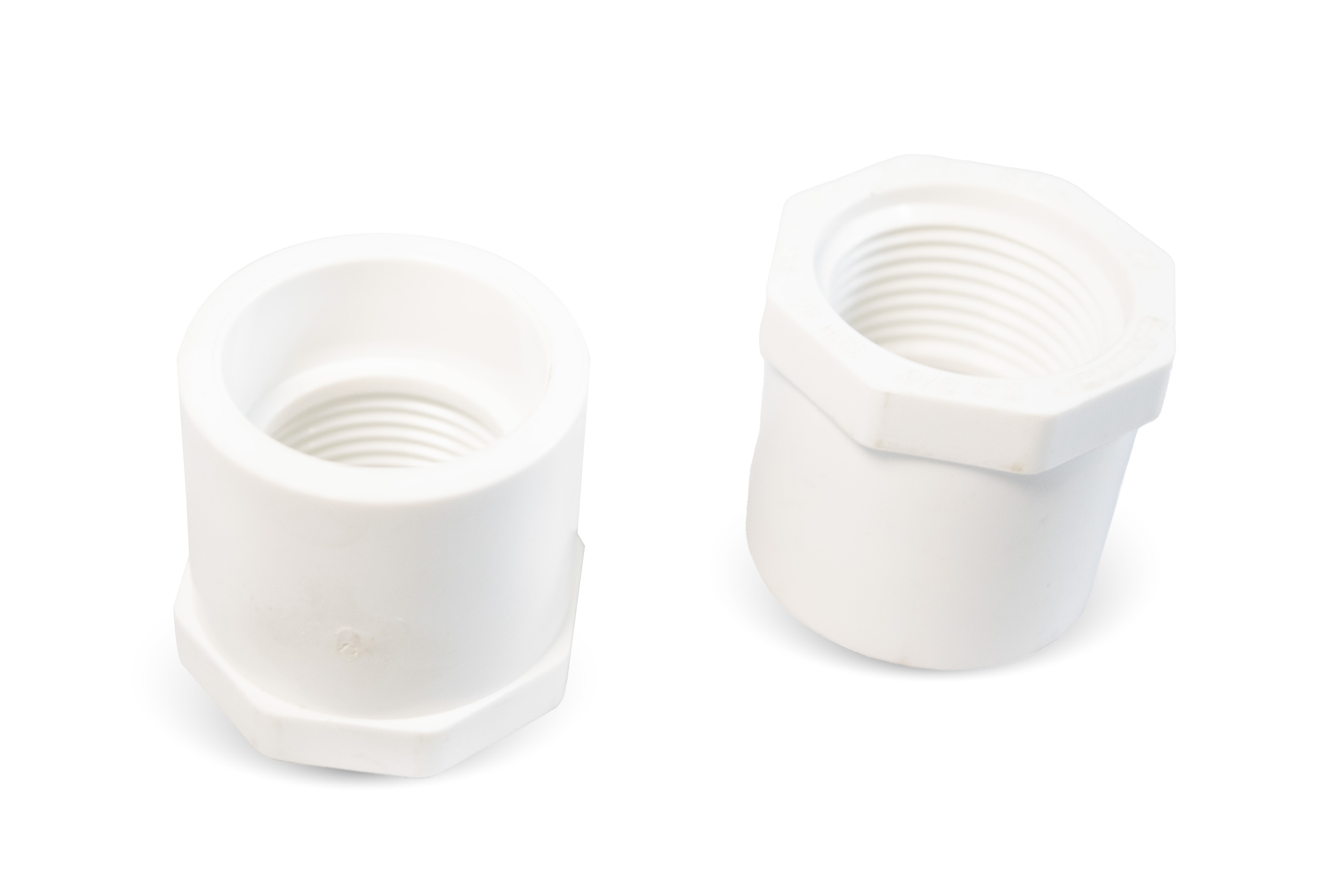 CODO 90° CON ROSCA PVC SCH40